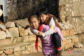 云南省好少年李欣悦：“我要当弟弟前进的拐杖……”图片