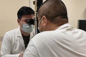 “我的眼睛颜色饱和度下降了！”因为儿子要中考，设计师老爸“愁”坏了眼图片