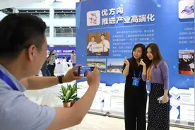 浙江好网民代表、支付宝用户体验设计师展妍走进上虞与粉丝互动图片