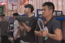 江西一高校送学生健身包，学生：学校知道我们胖了视频封面
