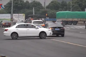 甬江隧道口不规范行驶乱象丛生 原因何在？图片