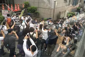 日本版“不能呼吸”！外籍男子称遭暴力执法引发东京抗议图片
