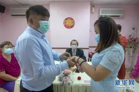吉隆坡：疫情下的婚姻登记图片
