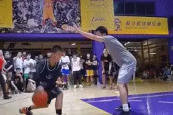 叮咚快评｜独臂篮球少年：梦想之光打动人心图片