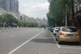玉城停车泊位收费执行3年，有变化了图片
