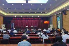 卧龙区委书记高贤信出席区卫健系统领导干部大会图片