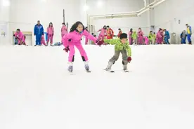 长沙海底世界日超七千人，贺龙体育中心游泳馆日均400人，天热了“水经济”火了图片