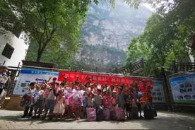 情系悬崖村 关爱从未减图片