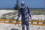 优秀！西沙战士在盐碱沙地种出蔬菜视频封面