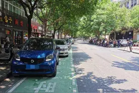 道路空间有限 便民服务有招 杭州探索推出限时“绿色泊位”图片