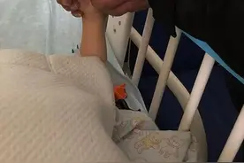 两年前儿子从4楼意外坠落，这位民警正在外省执行任务！今天，他决定图片