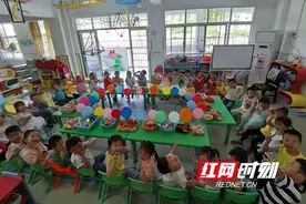 武陵源索溪中心幼儿园“美食共享会”让“六一”儿童节特殊有意义图片