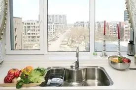 教你一招｜水槽的“玻璃胶”发黑长霉？这样清理完亮白如新图片