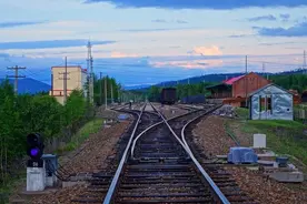 记忆里无数闪烁的红星，你的江南，我的北方图片