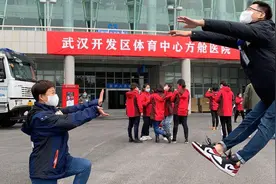 镇江一对援鄂护士喜结连理爆红朋友圈 是否草率“闪婚”？新人坦然回应图片