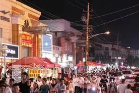 菏泽“地摊经济”回来了！东方红大街周末、节假日可全天出摊！图片