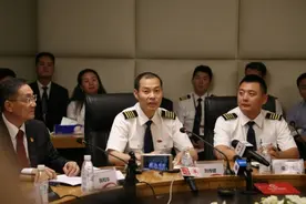 川航备降细节公布：英雄机长高空缺氧驾机近20分钟，之后听力下降，采取20余次高压氧舱治疗图片
