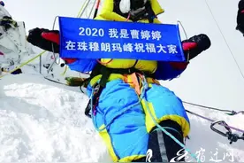 宿迁姑娘曹婷婷登上珠峰图片