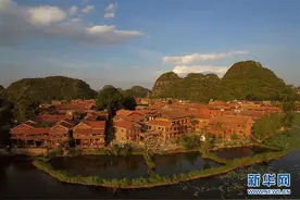 云南丘北：乡村旅游助农增收图片