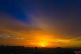 美出天际！今早成都火烧云烧红整个天空，你看到了吗？图片