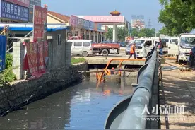烟台一小区门口横贯臭水沟，常年散发恶臭，相关部门回复……图片