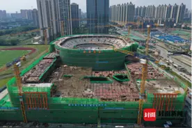 四川首个美职篮级别的专业篮球场馆砼结构封顶图片