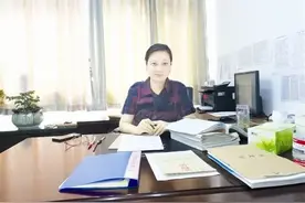 白洁：铁肩担正义 柔情写大爱图片