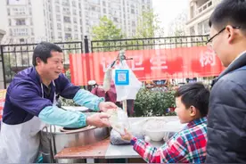 “地摊经济”火了，小店也是中国生机图片