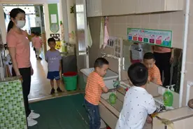 开学季！最小“神兽”回归！直击幼儿园内的生活图片