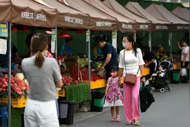 日入千元，小摊撑起一片天！地摊经济，你关注了吗？图片