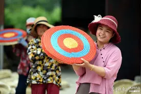 临沂郯城县利用秸秆制成精美草编工艺品年产100多万件图片
