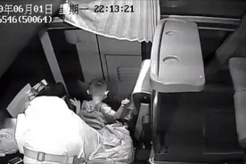 广州一男孩独自坐车睡过站，司机帮他找到家人图片