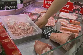 “因为特价所以馊”这家超市出售问题猪肉图片