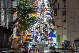 地摊火了、夜市开了，久违的烟火气回来了图片
