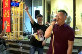 这才是济南！泉城路上街头艺人吸引数千人围观 下一步将推广到全市图片