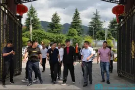 著名歌唱家韩磊赞誉金奖湄窖图片