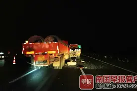 可怕！货车司机在广西高速上犯困，一睁眼钢筋插入驾驶室图片