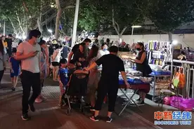 地摊经济火了，一夜之间10万人就业！地摊如何摆？广州发文了!图片