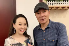 关凌晒《我爱我家》重聚合照 宋丹丹缺席图片