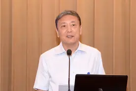 蔡昉谈6亿人月入1千元：他们承受不起长期失业没收入图片