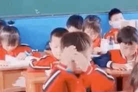 满满的仪式感！小学生实力演绎“把知识装进脑袋”……图片