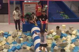 女研究生玩蹦床致截瘫实践引人深思，玩乐背后又隐藏哪些风险？图片