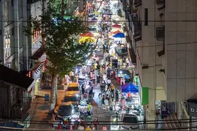 央视热评：出摊不出格，让烟火气真正暖心图片