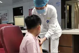 为小男子汉加油打气 9岁绍兴男孩来杭捐骨髓救白血病父亲图片