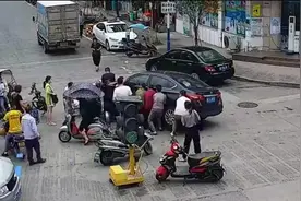 又见抬车救人，这回发生在温州图片