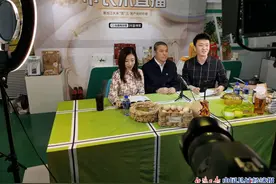 黑龙江五常市：把直播当“新农活”市长亲自上阵直播带货图片