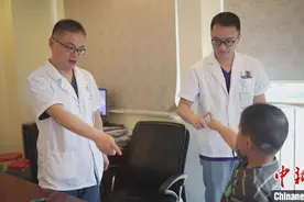 上海专家成功实施高难度手术 给7岁患儿带来新生图片