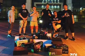 摆地摊拿什么养我？摊牌了 我卖SSD养你呀图片