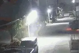 杭州一宝马车突然起火，还引燃边上两辆车！警方一查，真相十分蹊跷图片