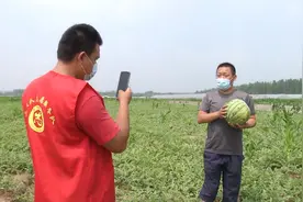 夏天吃西瓜最帅的样子 直播徒手劈西瓜视频封面